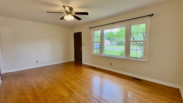 805 Fairlane Cir, Smithville, TN 37166