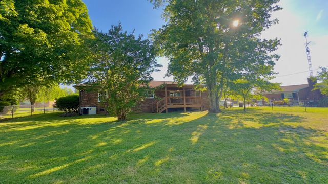 805 Fairlane Cir, Smithville, TN 37166