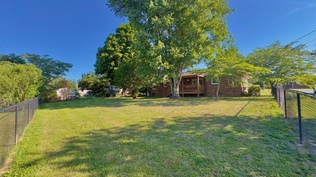 805 Fairlane Cir, Smithville, TN 37166