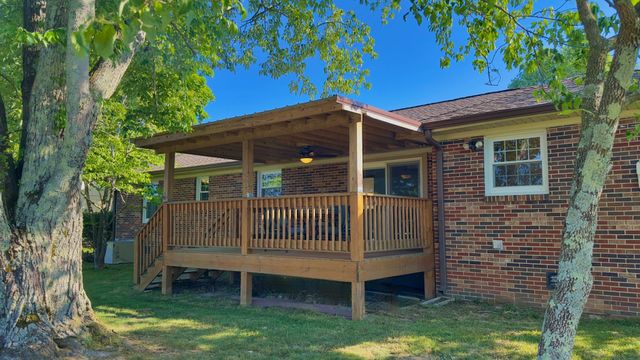 805 Fairlane Cir, Smithville, TN 37166