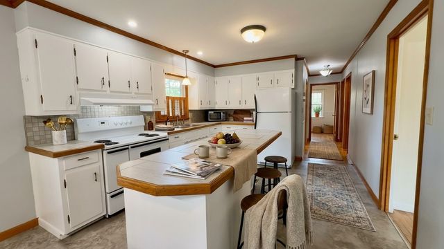 805 Fairlane Cir, Smithville, TN 37166