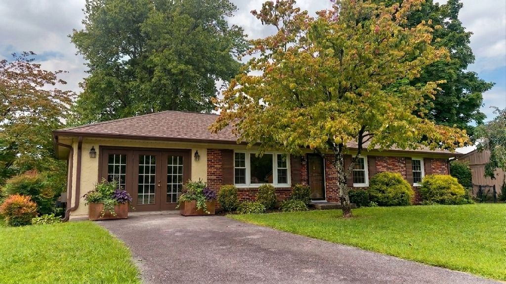 805 Fairlane Cir, Smithville, TN 37166