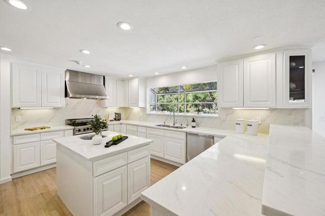 10 Salmark Court, Hillsborough, CA 94010