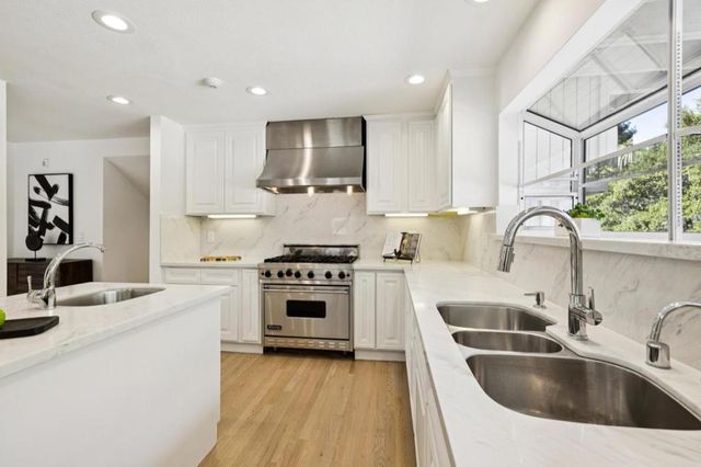 10 Salmark Court, Hillsborough, CA 94010