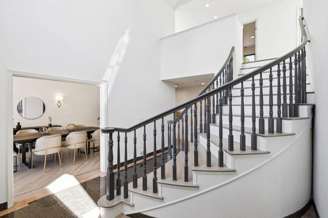 10 Salmark Court, Hillsborough, CA 94010