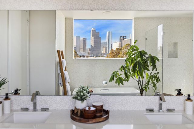 306 W Pierce Street, Houston, TX 77019