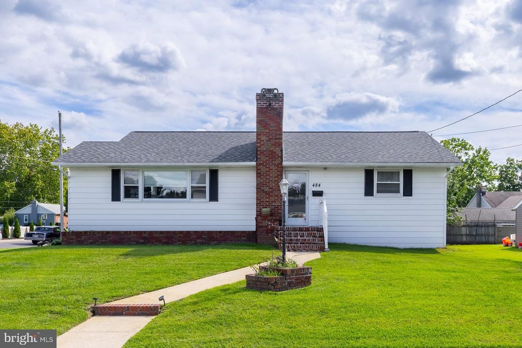 484 BRADY AVE, GIBBSTOWN, NJ 08027 — exterior