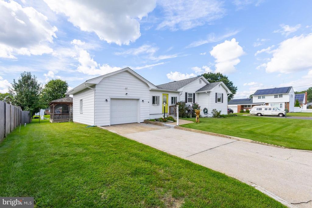 484 BRADY AVE, GIBBSTOWN, NJ 08027 — photo 3