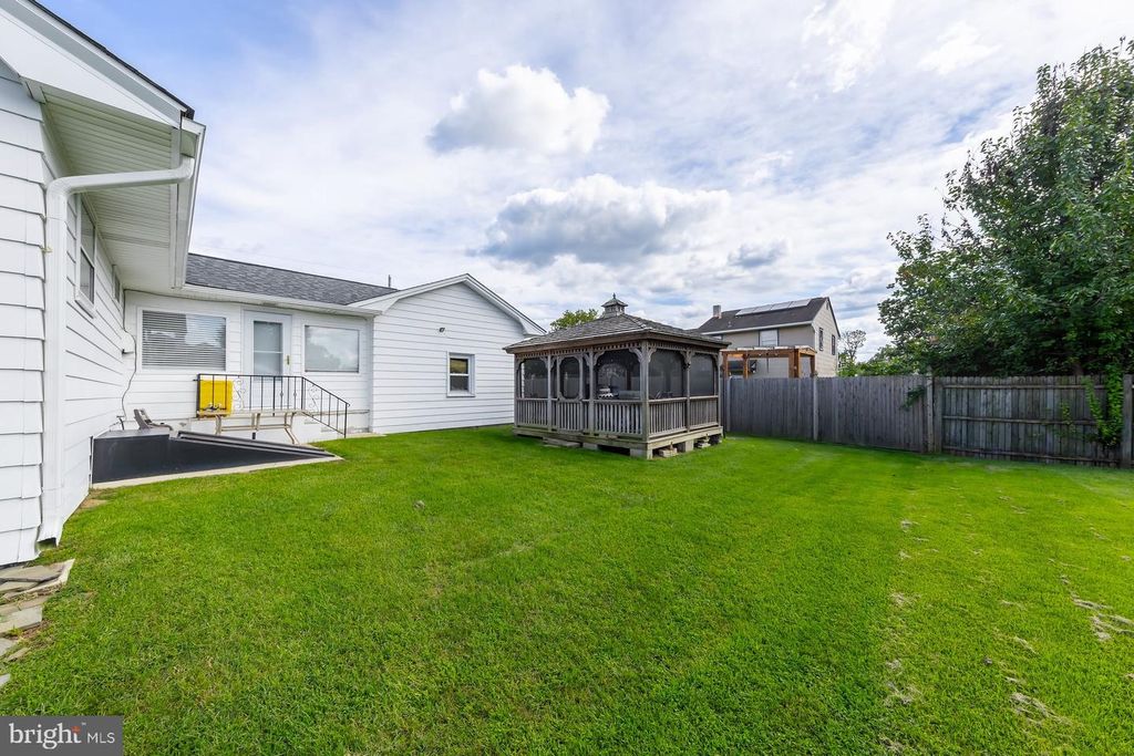 484 BRADY AVE, GIBBSTOWN, NJ 08027 — photo 4