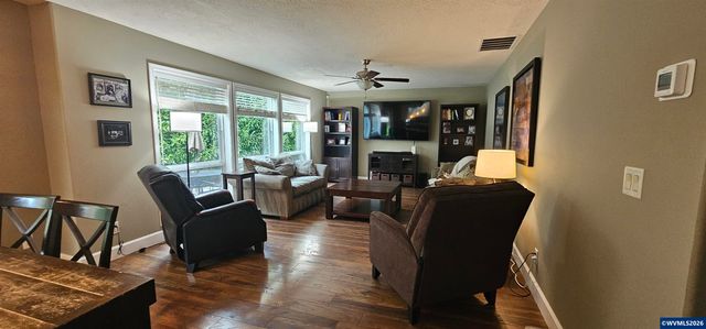 1069 Chardonnay Lp NE, Keizer, OR 97303