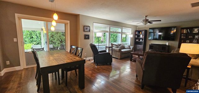 1069 Chardonnay Lp NE, Keizer, OR 97303