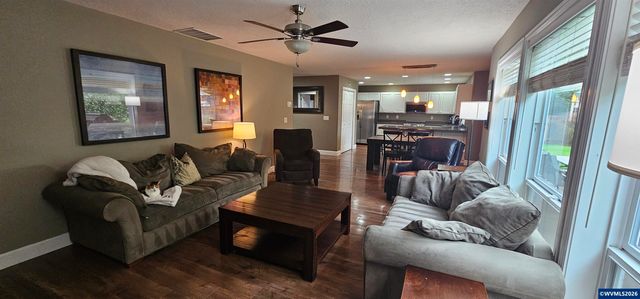 1069 Chardonnay Lp NE, Keizer, OR 97303