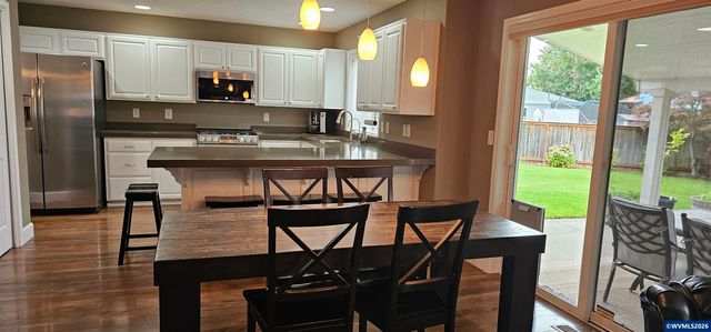 1069 Chardonnay Lp NE, Keizer, OR 97303