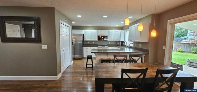1069 Chardonnay Lp NE, Keizer, OR 97303