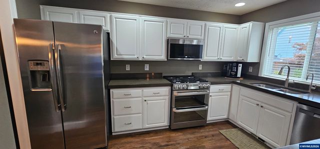 1069 Chardonnay Lp NE, Keizer, OR 97303