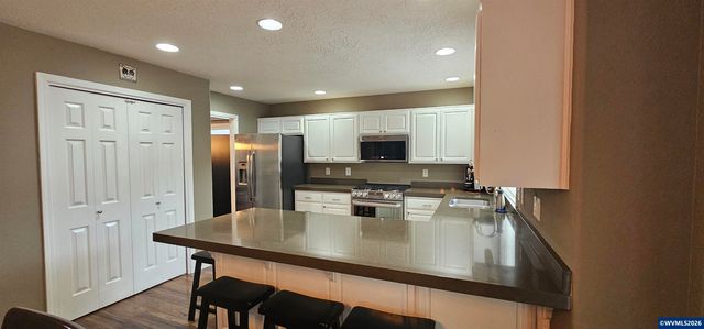 1069 Chardonnay Lp NE, Keizer, OR 97303