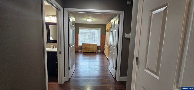 1069 Chardonnay Lp NE, Keizer, OR 97303
