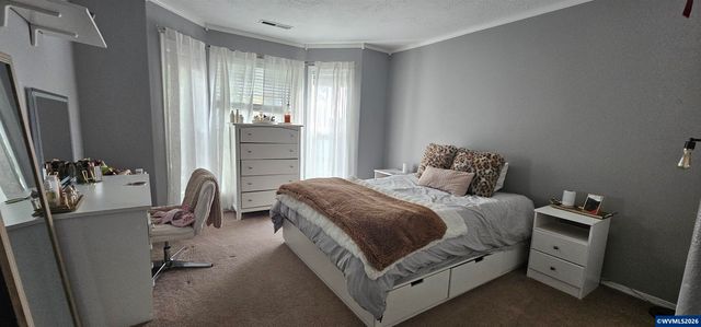 1069 Chardonnay Lp NE, Keizer, OR 97303
