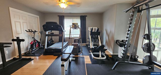 1069 Chardonnay Lp NE, Keizer, OR 97303