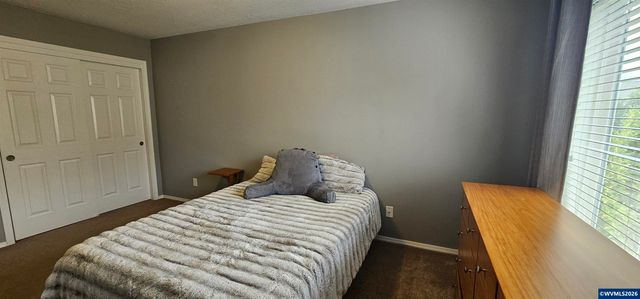 1069 Chardonnay Lp NE, Keizer, OR 97303