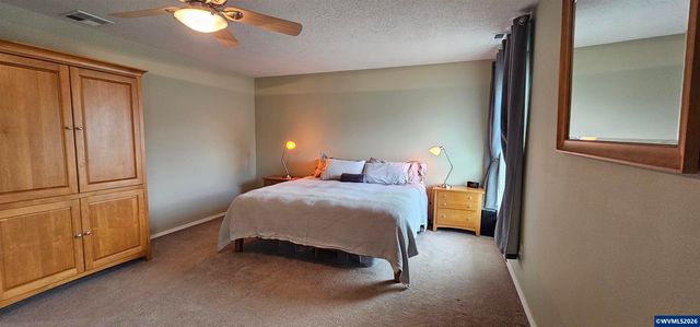 1069 Chardonnay Lp NE, Keizer, OR 97303