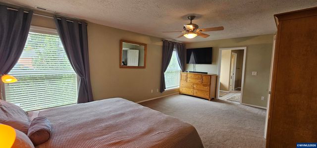 1069 Chardonnay Lp NE, Keizer, OR 97303