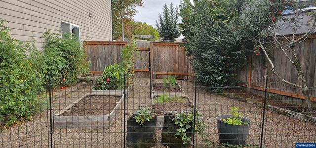 1069 Chardonnay Lp NE, Keizer, OR 97303