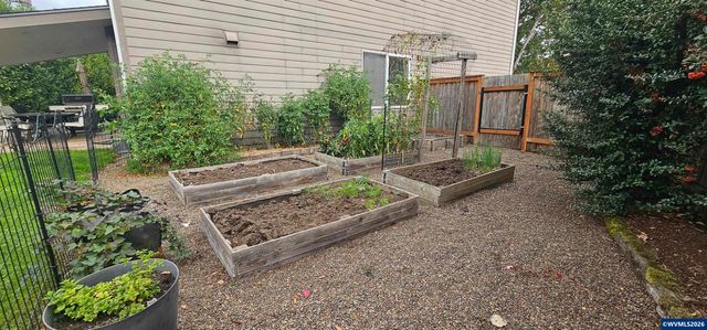 1069 Chardonnay Lp NE, Keizer, OR 97303