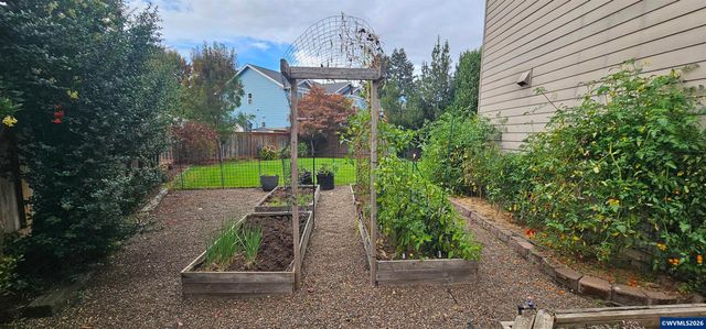 1069 Chardonnay Lp NE, Keizer, OR 97303