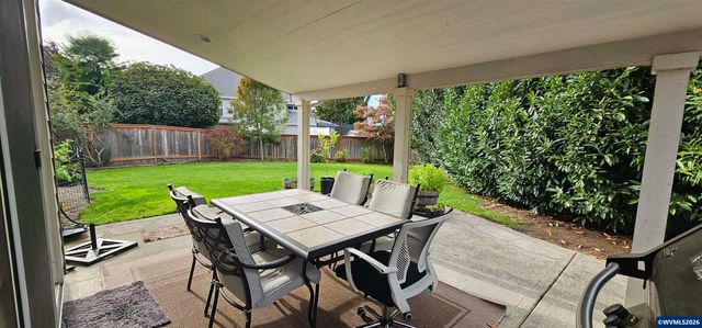 1069 Chardonnay Lp NE, Keizer, OR 97303
