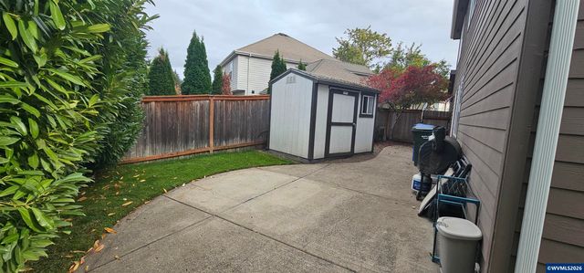 1069 Chardonnay Lp NE, Keizer, OR 97303