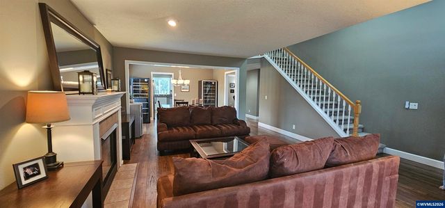 1069 Chardonnay Lp NE, Keizer, OR 97303
