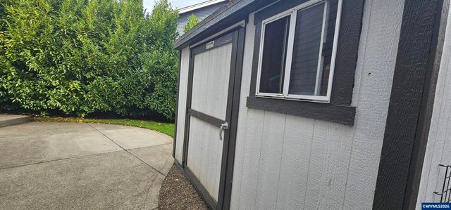1069 Chardonnay Lp NE, Keizer, OR 97303