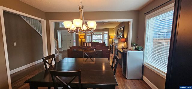 1069 Chardonnay Lp NE, Keizer, OR 97303