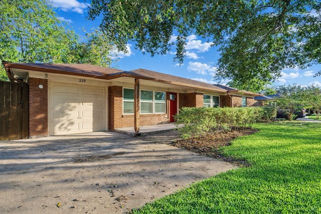 219 E Janisch Road, Houston, TX 77022