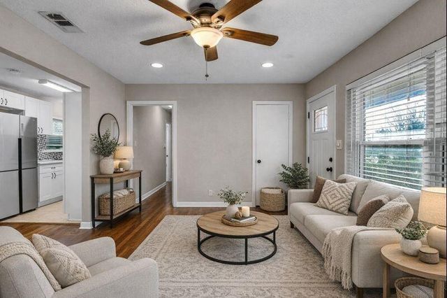 219 E Janisch Road, Houston, TX 77022