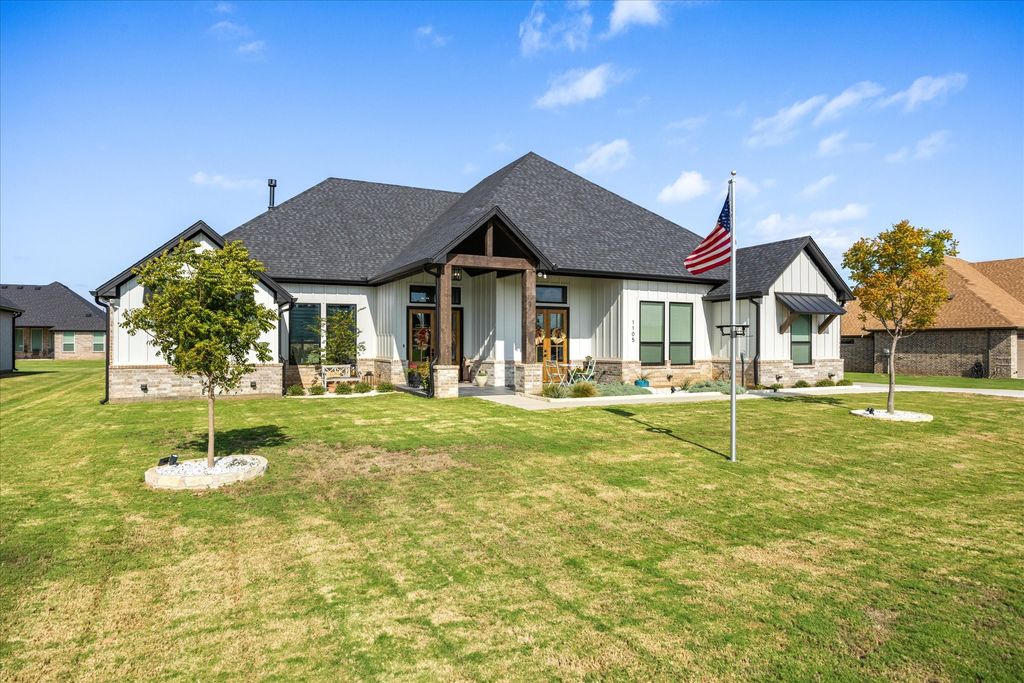 1105 Tremont Lane, Granbury, TX 76049 — photo 2