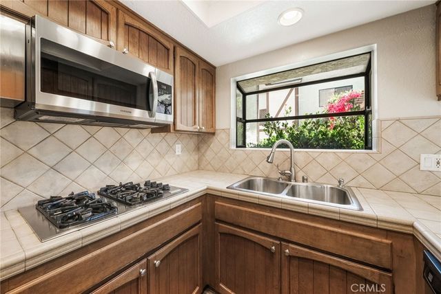 543 W Wilson 7, Costa Mesa, CA 92627