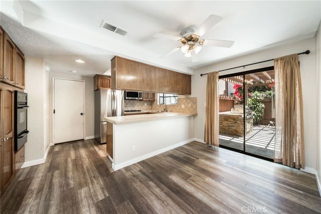 543 W Wilson 7, Costa Mesa, CA 92627