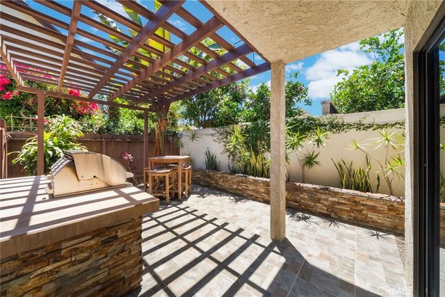 543 W Wilson 7, Costa Mesa, CA 92627