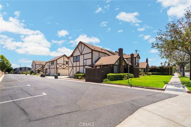 543 W Wilson 7, Costa Mesa, CA 92627