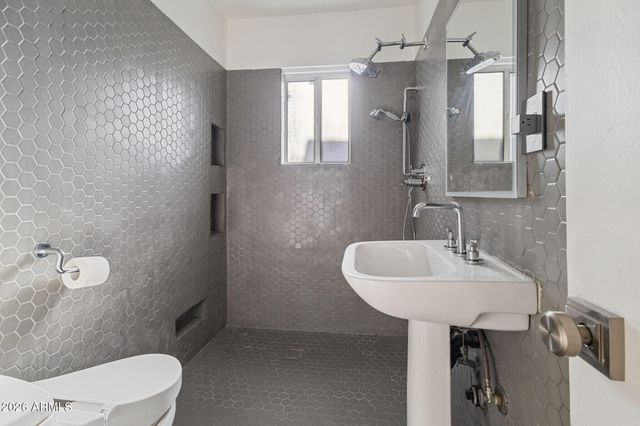 1950 W PALM Lane, Phoenix, AZ 85009