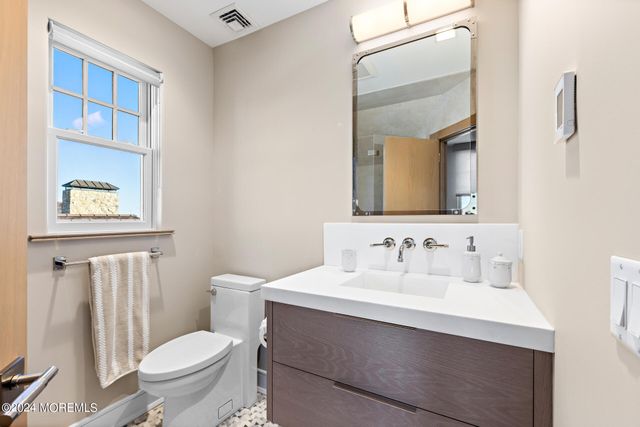 1437 Ocean Avenue, Mantoloking, NJ 08738