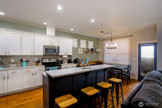 3823 Westar Avenue SW, Bremerton, WA 98312