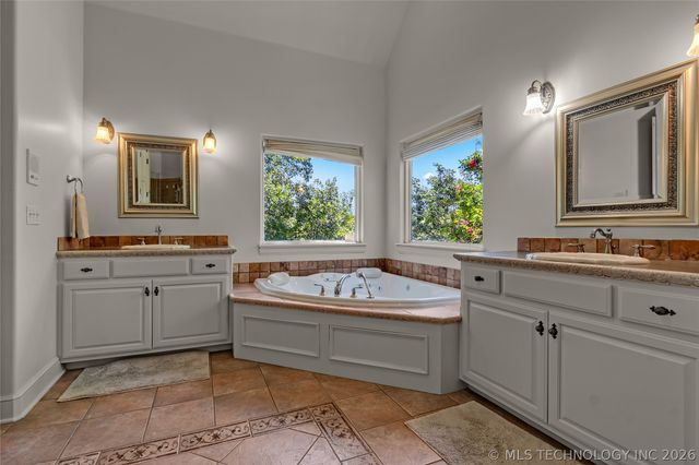 412 W Sunset Court, Catoosa, OK 74015