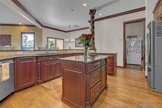 412 W Sunset Court, Catoosa, OK 74015