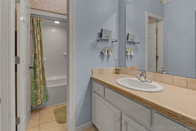 412 W Sunset Court, Catoosa, OK 74015