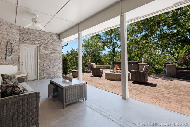 412 W Sunset Court, Catoosa, OK 74015