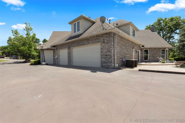 412 W Sunset Court, Catoosa, OK 74015