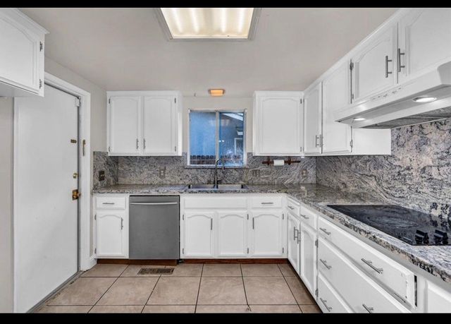 2265 E Herndon Avenue, Fresno, CA 93720